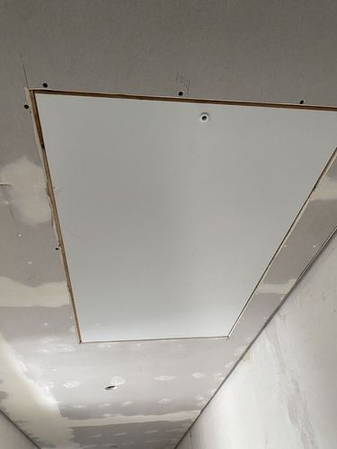Rigipswände und Deckenverkleidung