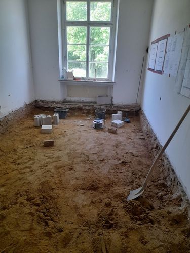 Baustelle mit Paletten